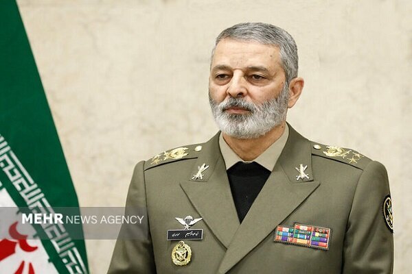 آرمانگرایی همراه با عملگرایی از امتیازات دانشگاه امام حسین(ع) است
