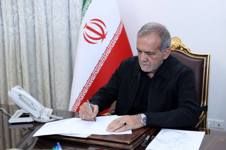 پیام تسلیت پزشکیان در پی درگذشت بهرام بیضایی