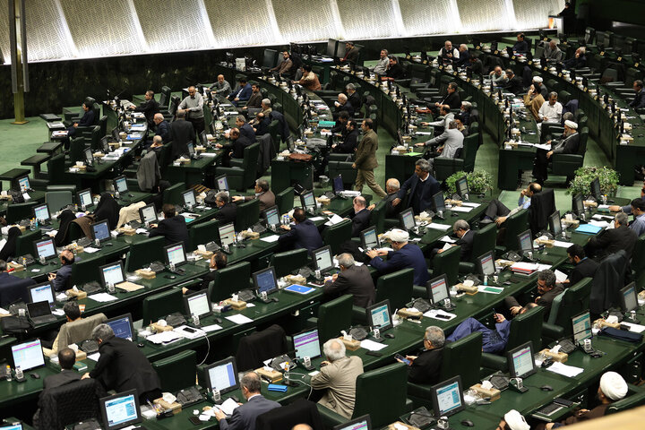 ایرادات واگذاری ایران خودرو به کروز این هفته در مجلس بررسی می‌شود