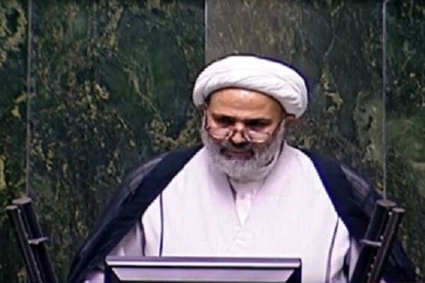 نیروگاههای خورشیدی باید در اولویت تخصیص ارز قرار گیرد