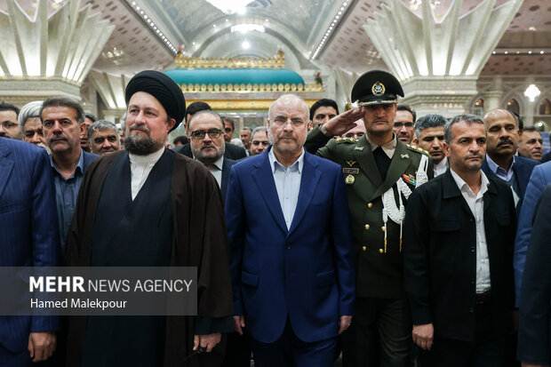 نمایندگان مجلس با آرمانهای امام خمینی(ره) تجدید میثاق کردند