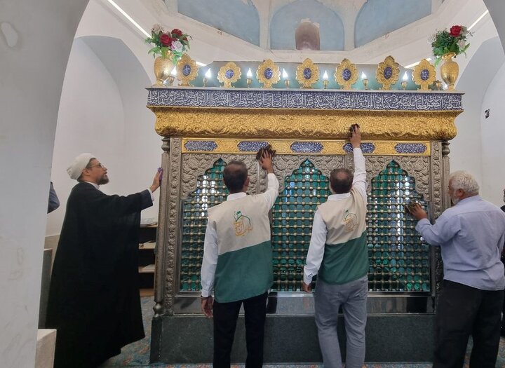 آئین غباروبی آستان مطهر امامزاده سلیمان بن علی (ع) گناوه برگزار شد