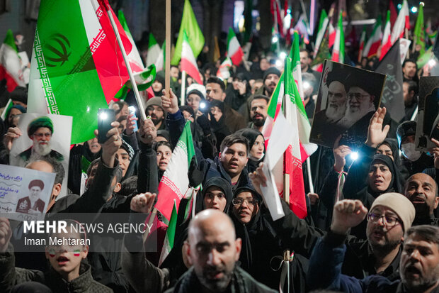 آخرین شب فروردین؛ گیلانغرب صحنه اجتماع پرشور مردمی شد