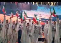 اجرای گروه سرود دختران قروه‌ای در تجمع شبانه