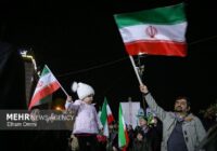 ایستادگی مردم بویین زهرا در شب پنجاه و ششم