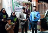 ایستگاه توزیع نهال رایگان در گناوه برپا شد