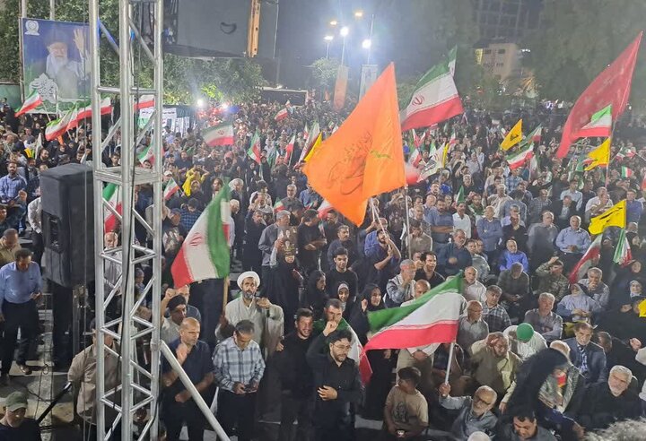 تجمع شبانه مردم در بوشهر