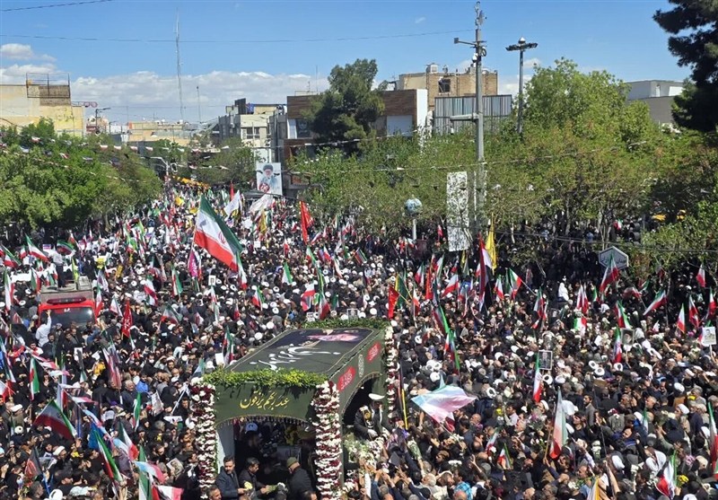 تشییع باشکوه فرزند ایران؛ طواف پیکر شهید موسوی در حرم کریمه اهل بیت