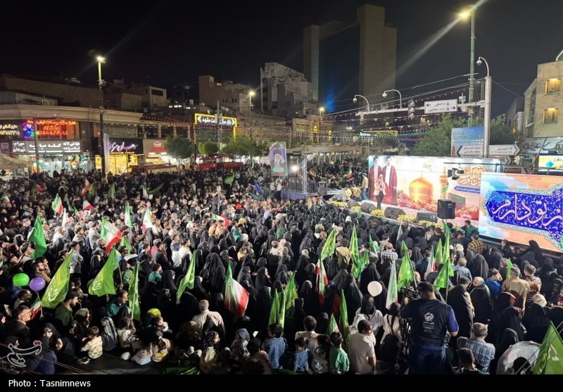 جشن عشق در مسیر نور/ از میدان جمهوری تا حرم مطهر رضوی