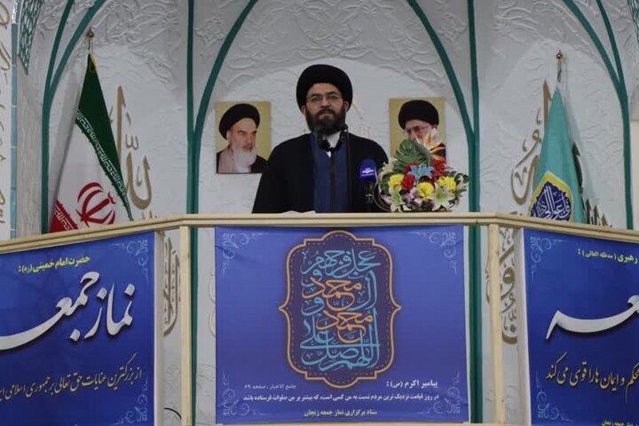 حسینی: دشمن با جنگ رسانهای به دنبال جبران شکست نظامی است