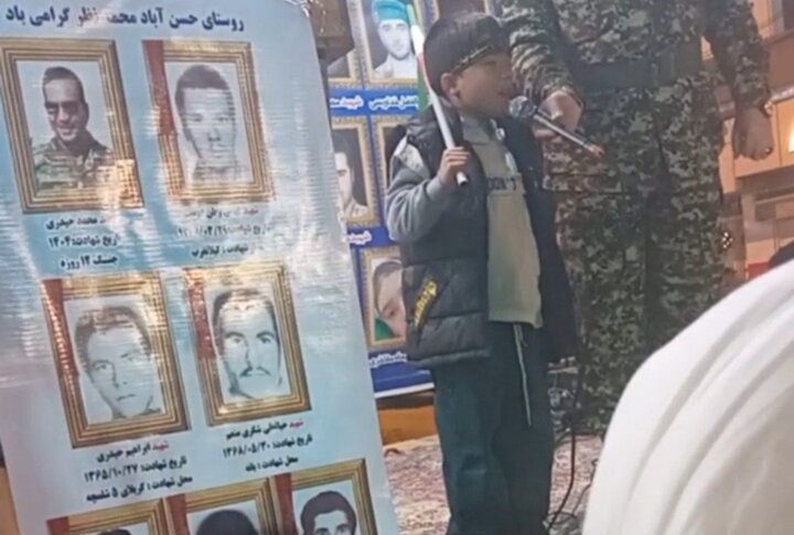 رجزخوانی کودک قروه‌ای در تجمع شبانه