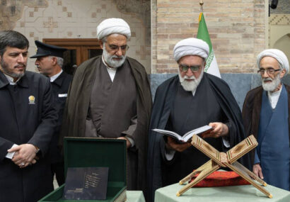 رونمایی از دستخط رهبر شهید انقلاب بر نسخه خطی نفیس قرآن مجید