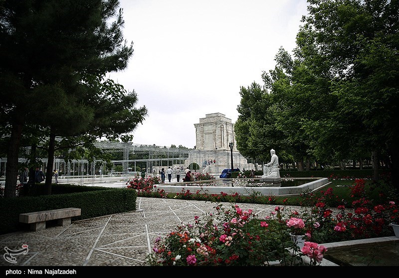 سند مالکیت آرامگاه فردوسی پس از ۶۰ سال صادر شد