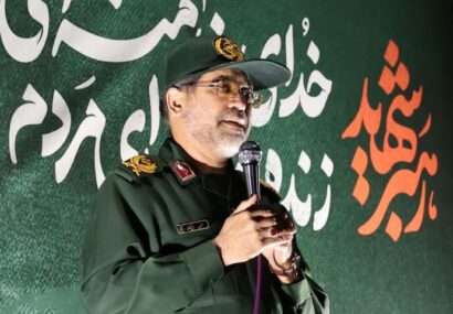 سپاه به پشتوانه مردم مقابل استکبار ایستادگی می‌کند