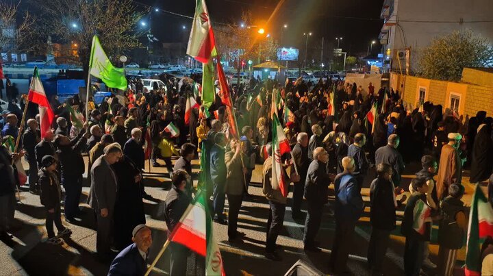 شکوه قرار شب پنجاه‌و سوم مردم فراهان در بیعت با رهبر انقلاب