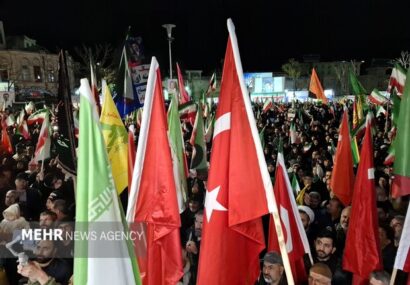 مردم چادگان همچنان در میدان