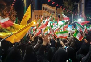 پرچم‌های برافراشته خرم‌آبادی‌ها و فریاد «استقلال، آزادی،جمهوری اسلامی»