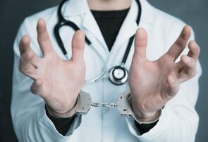 پزشک قلابی در رشت دستگیر شد