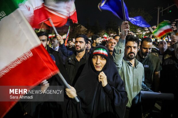 پنجاه و دومین شب حضور مردم مشهد در خیابان‌ها