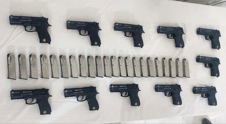 ۲۸ قبضه سلاح کلت جنگی در ارتفاعات صعب العبور ارومیه کشف شد