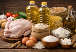 واردات کالاهای اساسی تا پایان شهریور آزاد شد واردات کالاهای اساسی تا پایان شهریور آزاد شد