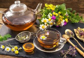 ۷ دمنوش گیاهی مؤثر در طب سنتی برای آرامش اعصاب و بهبود خواب ۷ دمنوش گیاهی مؤثر در طب سنتی برای آرامش اعصاب و بهبود خواب