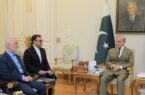 دیدار «مومنی» با نخست‌وزیر پاکستان در اسلام‌آباد