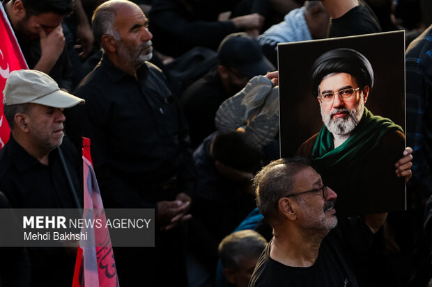 قیام به احترام آقای شهیدمان قیام به احترام آقای شهیدمان