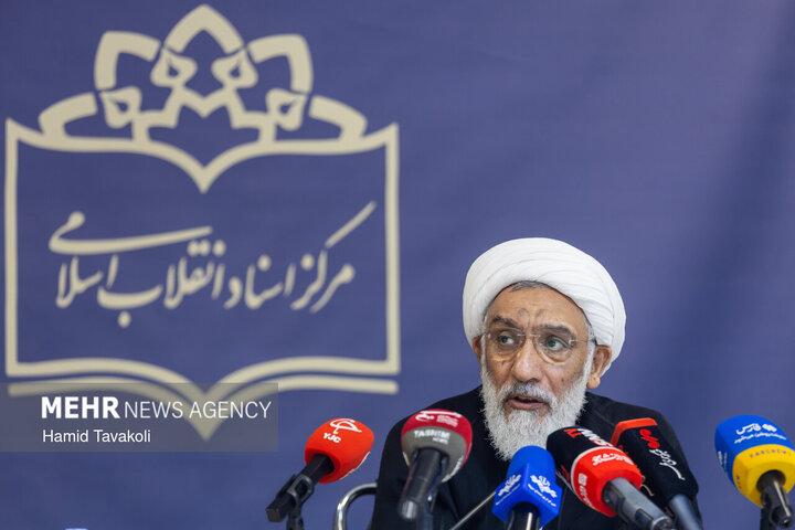 پورمحمدی: ایران با وجود همه فشارها و سختیها با عزت ایستاده است