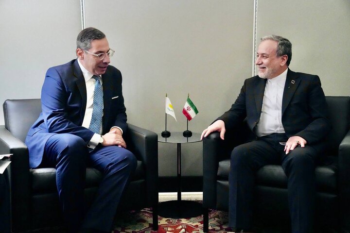 گفتگویوزرای خارجه ایران وقبرس پیرامون مسائل دوجانبه
