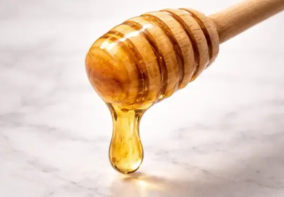 عسل چگونه می‌تواند به کاهش سرفه کمک کند؟
