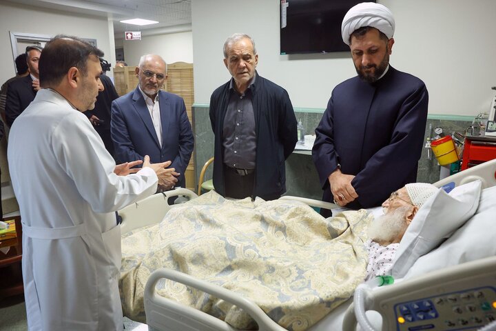عیادت پزشکیان از حضرت آیتاللهالعظمی نوری همدانی